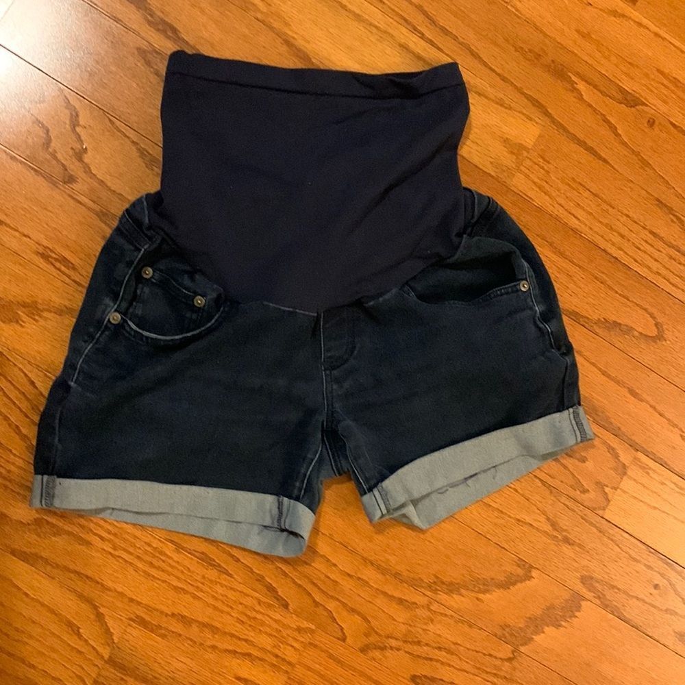 American star Size MEDIUM Maternity denim shorts